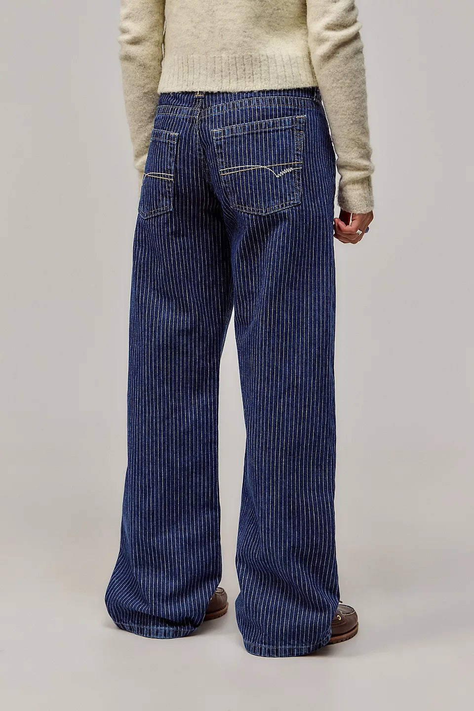 Damen Hose mit weitem Bein und Nadelstreifen | Straight Leg Denim mit niedriger Taille | Bequeme Wide Leg Stoffhose