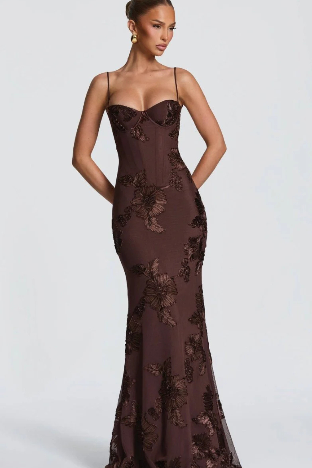 Damen Maxikleid für Hochzeitsgäste mit floraler Stickerei und Corsage, festliches langes Kleid mit schmalen Trägern