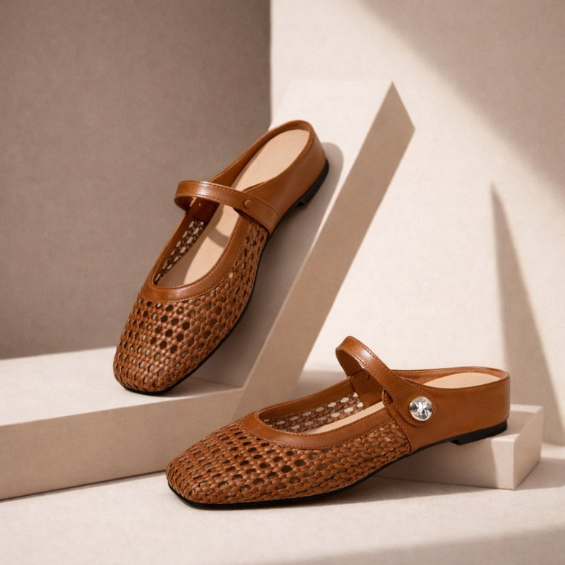 Damen Mules geflochten | Flache Slipper in Metallic-Optik mit Riemchen und eckiger Zehenpartie | Bequeme Schlupfschuhe