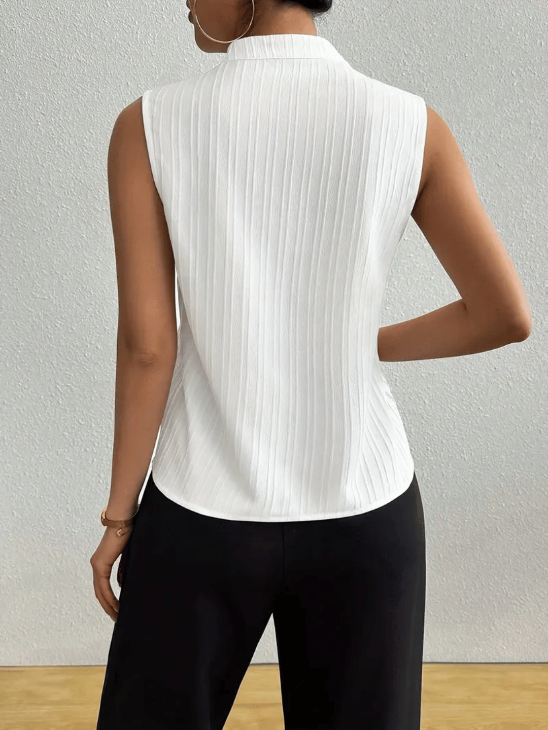 Sleeveless blouse for women with striped pattern | Elegant business top with stand-up collar and V-neck for the office