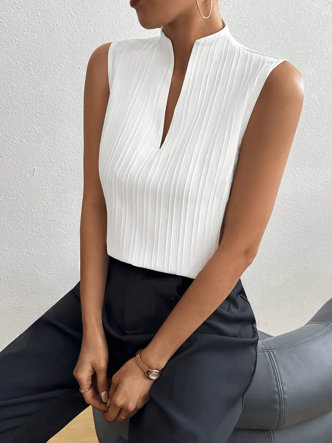 Sleeveless blouse for women with striped pattern | Elegant business top with stand-up collar and V-neck for the office