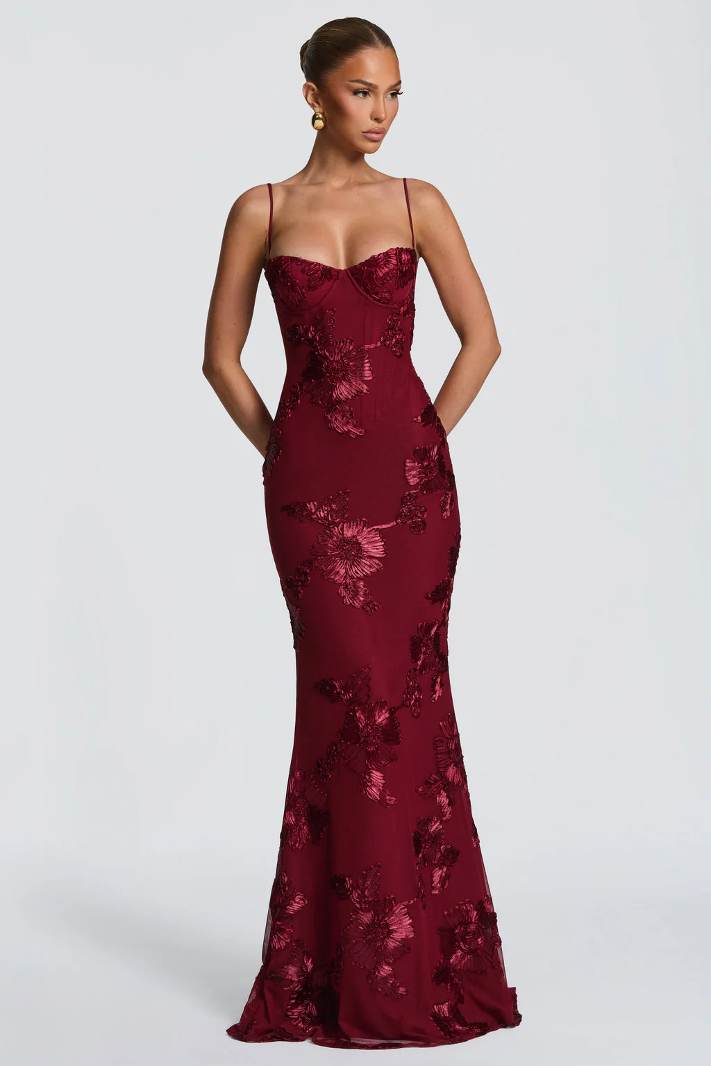Damen Maxikleid für Hochzeitsgäste mit floraler Stickerei und Corsage, festliches langes Kleid mit schmalen Trägern