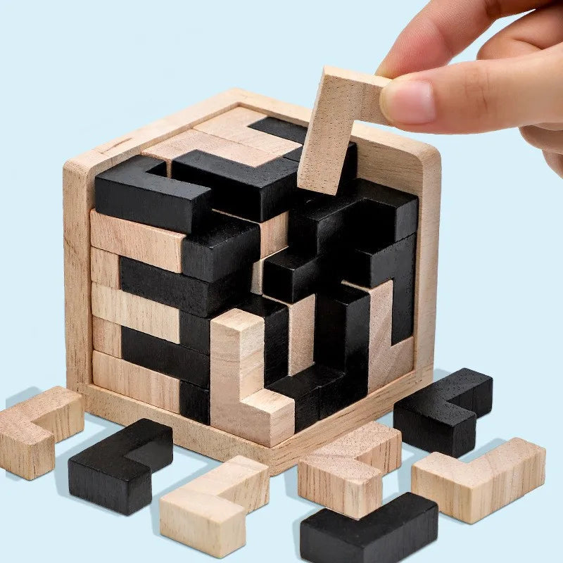 54 Teile eines kniffligen Holzpuzzles