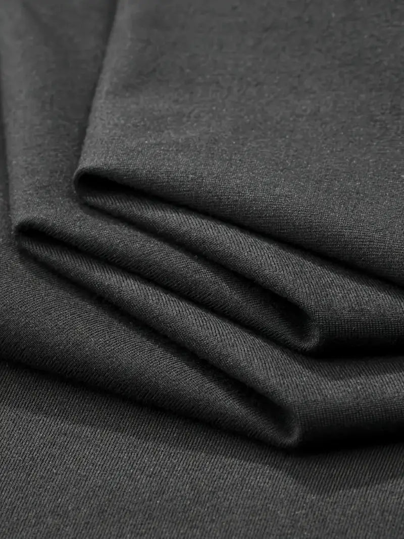 V-neck T-shirt for men | Fitted slim fit short-sleeve shirt made of soft fabric | Classic basic for everyday wear