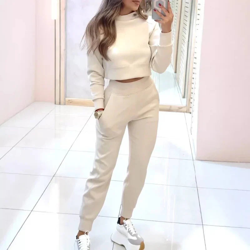 Zweiteiliges Damen Loungewear Set mit bauchfreiem Pullover und Jogginghose | Sportlicher Trainingsanzug für Alltag und Zuhause
