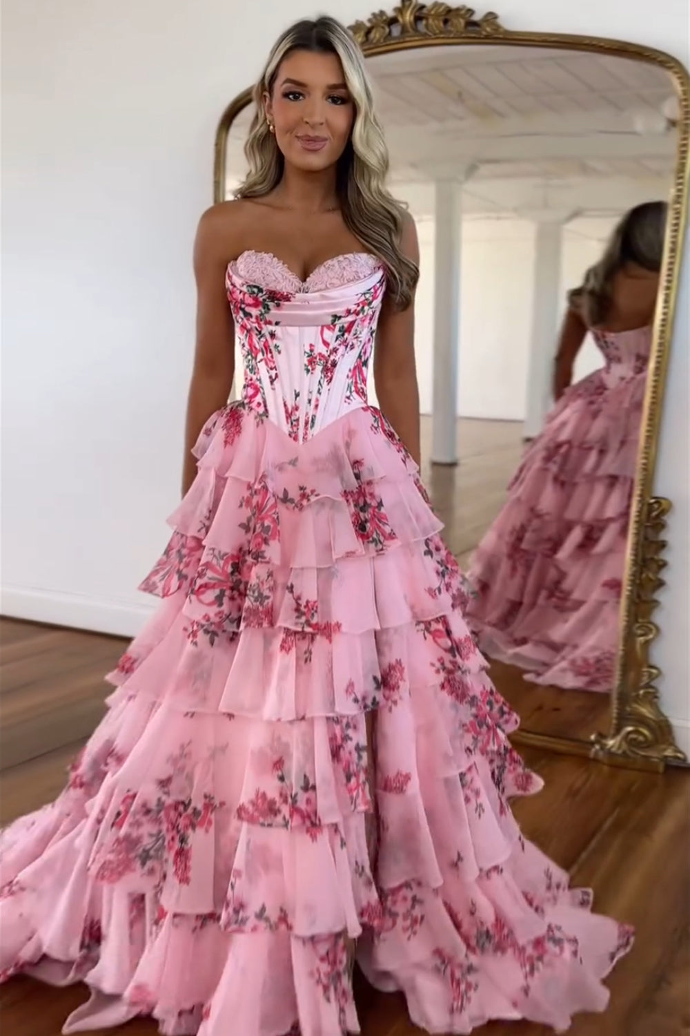 Maxi dress with floral pattern for wedding guests | Elegant corset dress with ruffles and tiered skirt for festive occasions