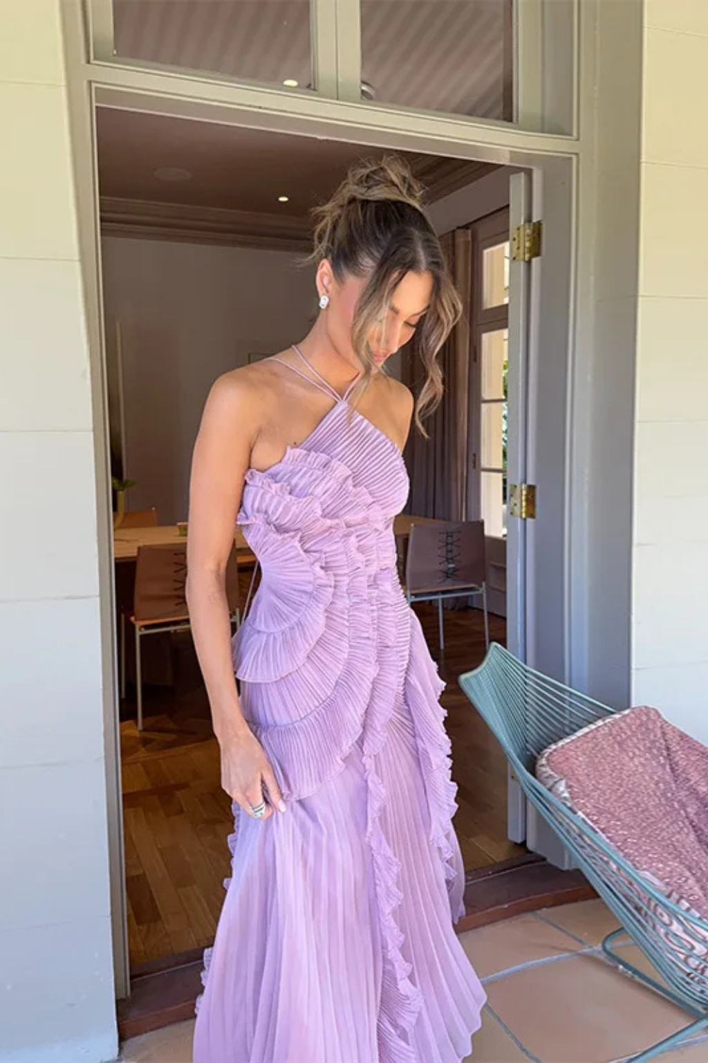 Damen Halterneck Maxikleid mit Volants | Rückenfreies Sommerkleid für Hochzeitsgäste | Luftiges Kleid mit asymmetrischem Saum
