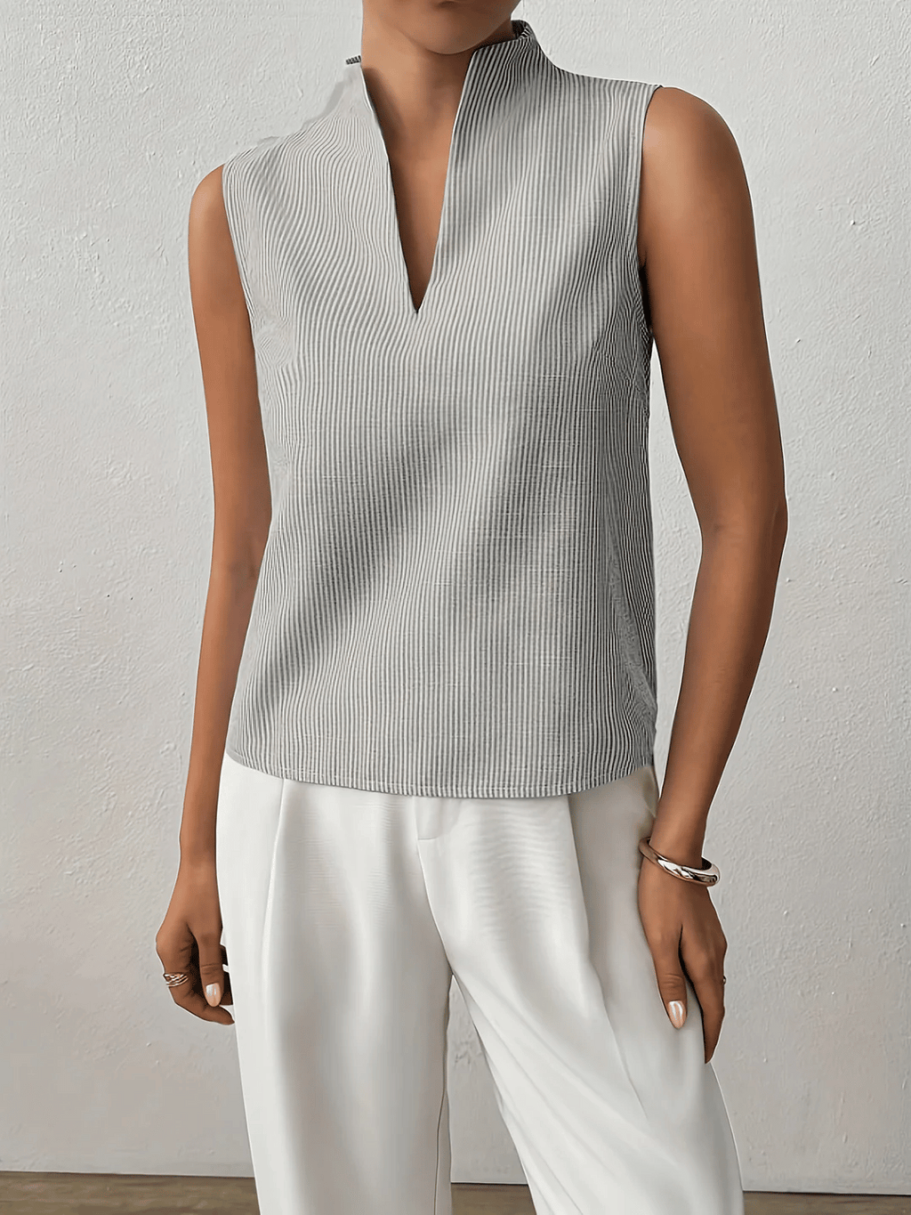 Sleeveless blouse for women with striped pattern | Elegant business top with stand-up collar and V-neck for the office