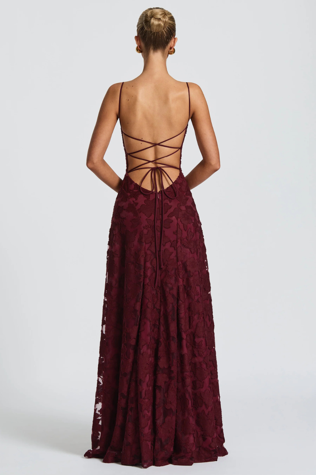 Maxikleid mit floralem Brokatmuster und Spaghettiträgern für Hochzeitsgäste