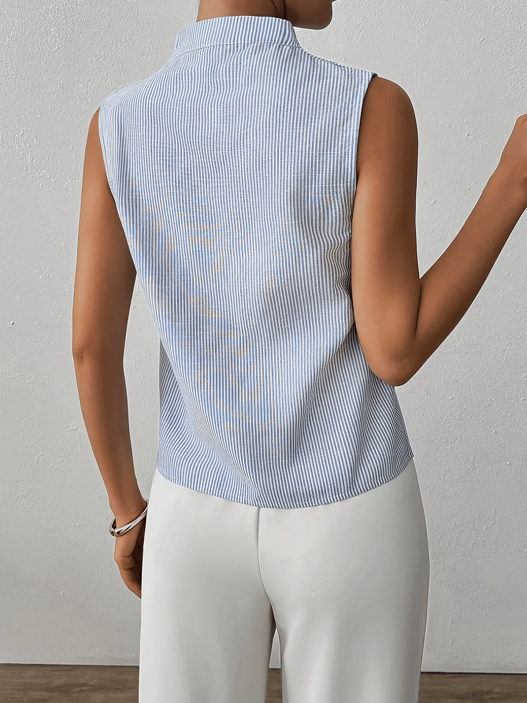 Sleeveless blouse for women with striped pattern | Elegant business top with stand-up collar and V-neck for the office