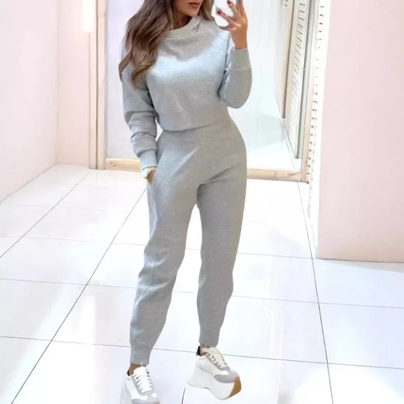 Zweiteiliges Damen Loungewear Set mit bauchfreiem Pullover und Jogginghose | Sportlicher Trainingsanzug für Alltag und Zuhause