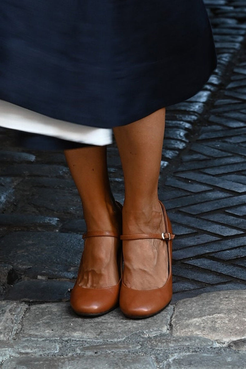 Damen-Pumps mit Blockabsatz, runder Spitze und verstellbarem Riemen