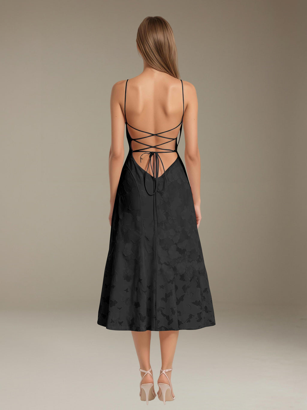 Ausgestelltes Midi-Sommerkleid mit Spaghettiträgern und Knielänge