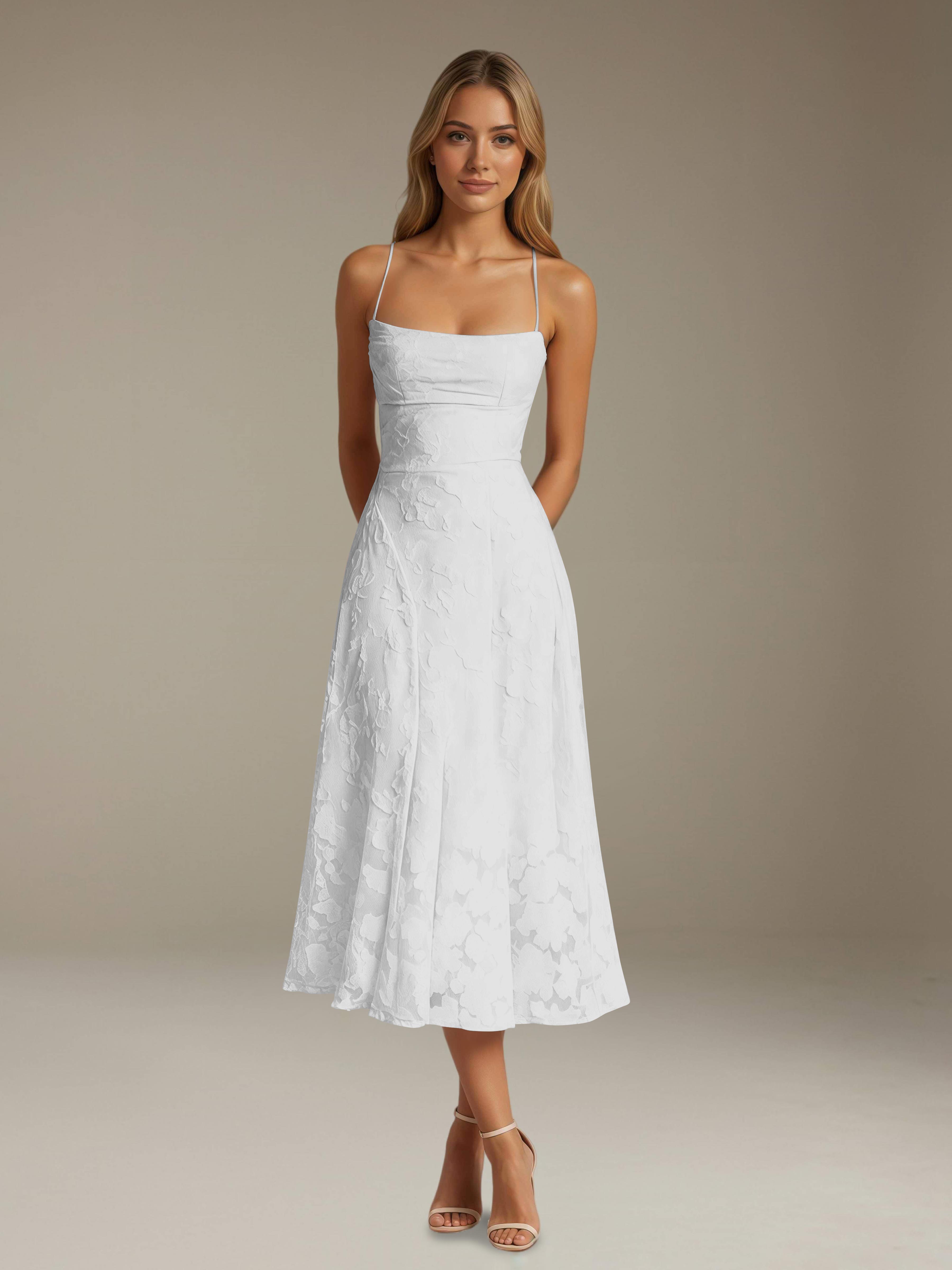 Ausgestelltes Midi-Sommerkleid mit Spaghettiträgern und Knielänge