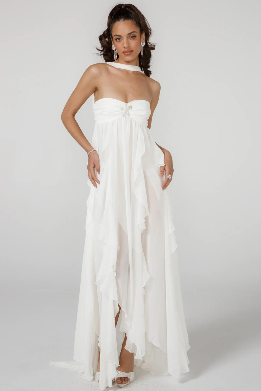 NOUVEAU RICHE Ätherisches Maxikleid mit Neckholder und Rückenfreiem Design für Elegante Anlässe und Besondere Momente Weiß