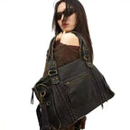Schultertasche aus veganem Leder mit Vintage-Look & robusten Details