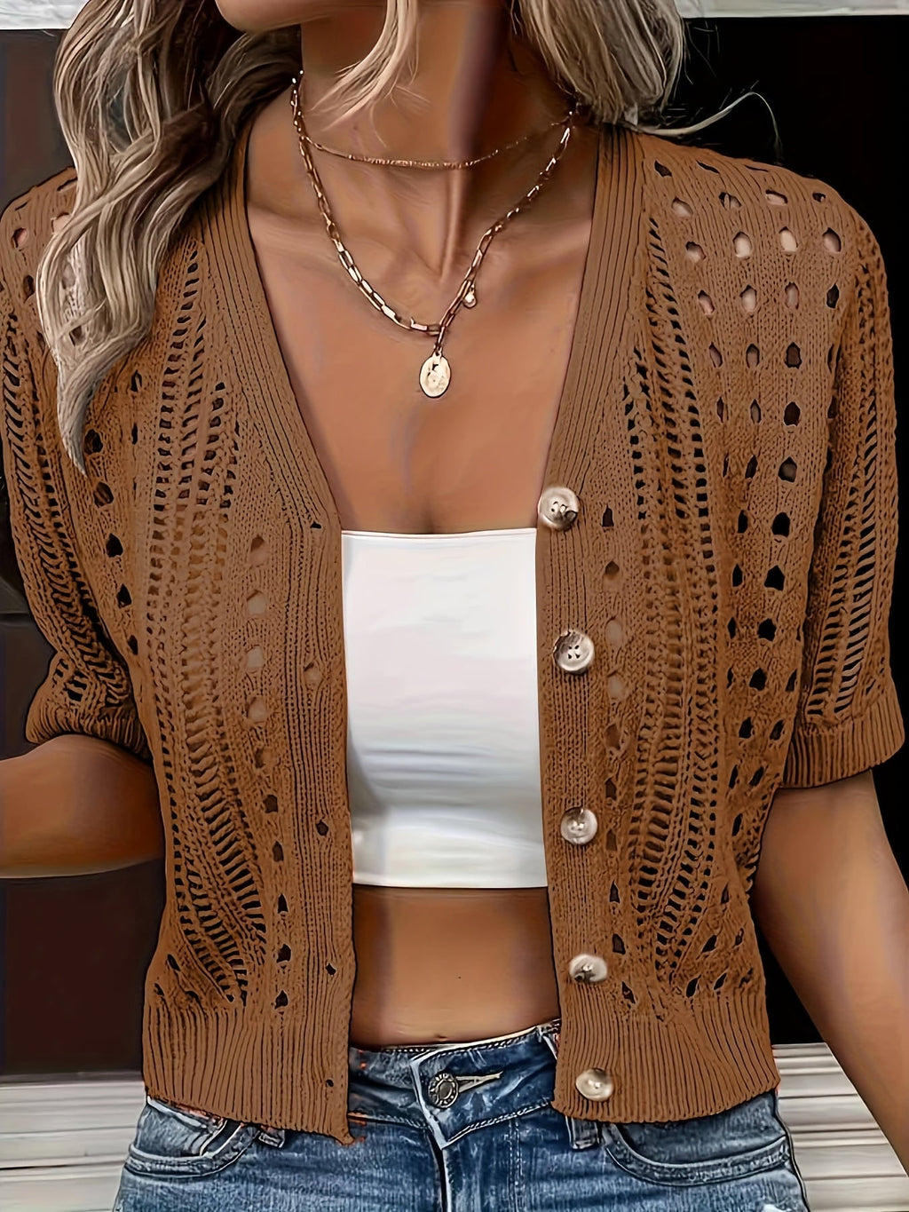 Kurze Damen Strickjacke mit Ajourmuster | Leichter Kurzarm Cardigan mit Knöpfen | Sommerliche Strickjacke in Häkel-Optik