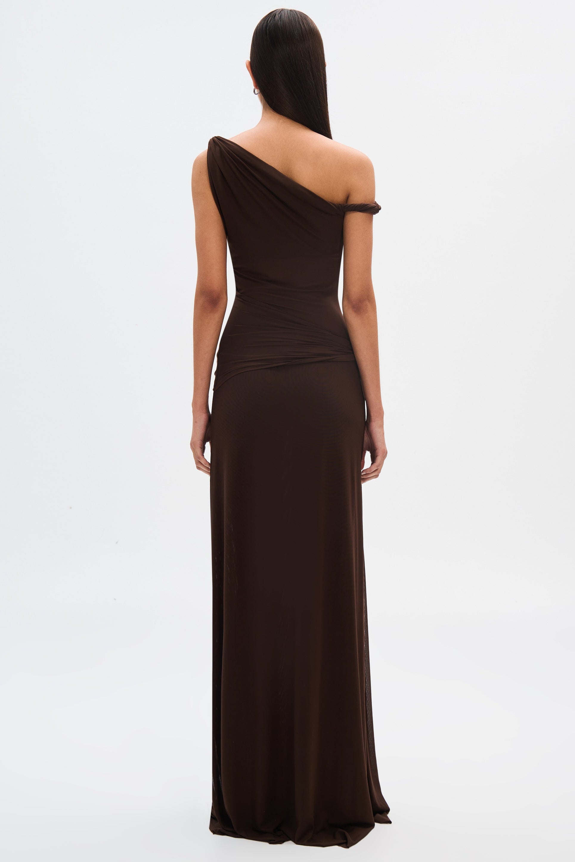 NOUVEAU RICHE Maxikleid Aus Netzstoff In Braun Mit Drapiertem Design Für Elegante Anlässe