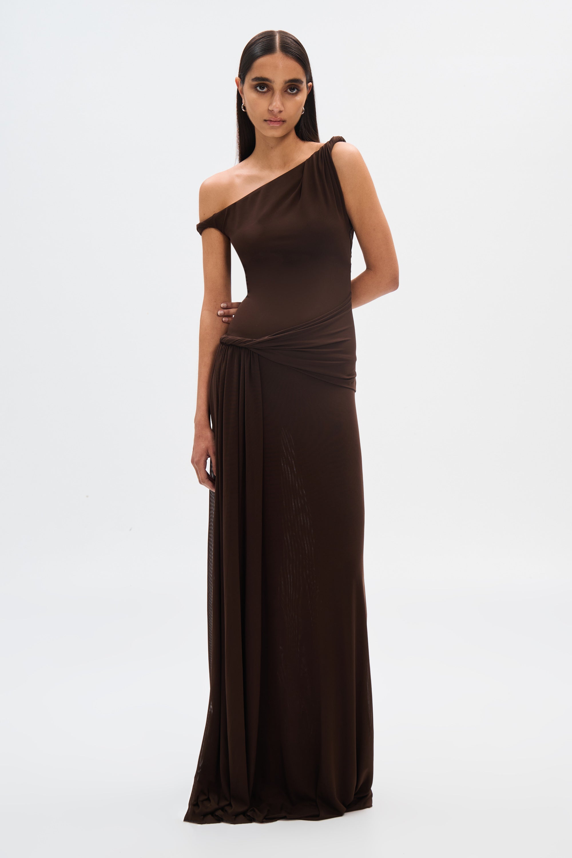 NOUVEAU RICHE Maxikleid Aus Netzstoff In Braun Mit Drapiertem Design Für Elegante Anlässe