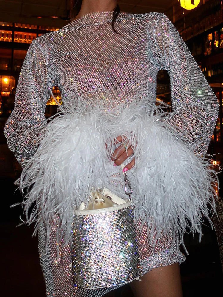 Glitzerndes Mini-Partykleid mit Feder-Details