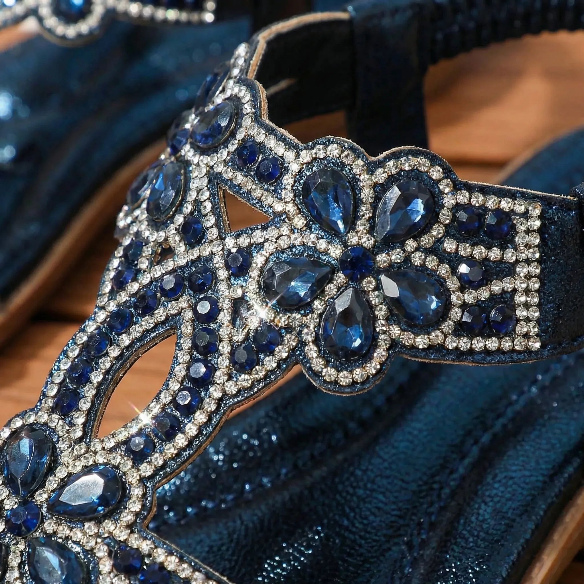 Women's sandal with decoration