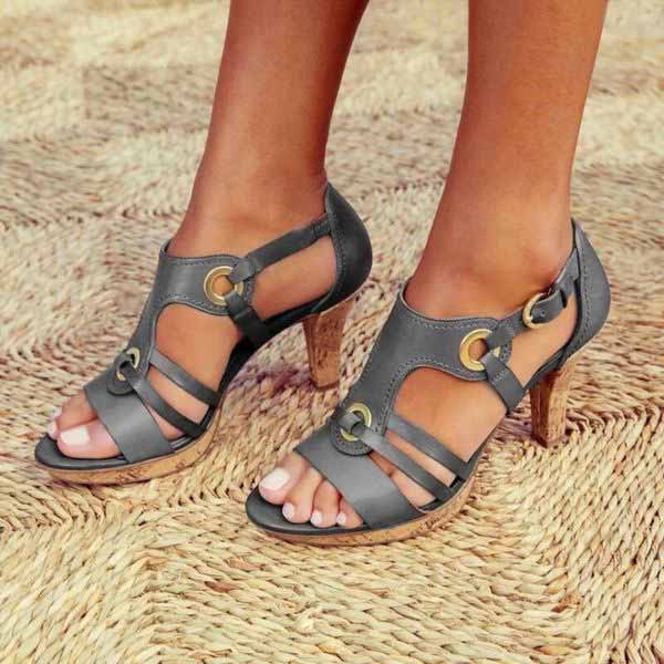 Women's block heel sandals | Elegant strappy sandals with open toe area and modern metal details