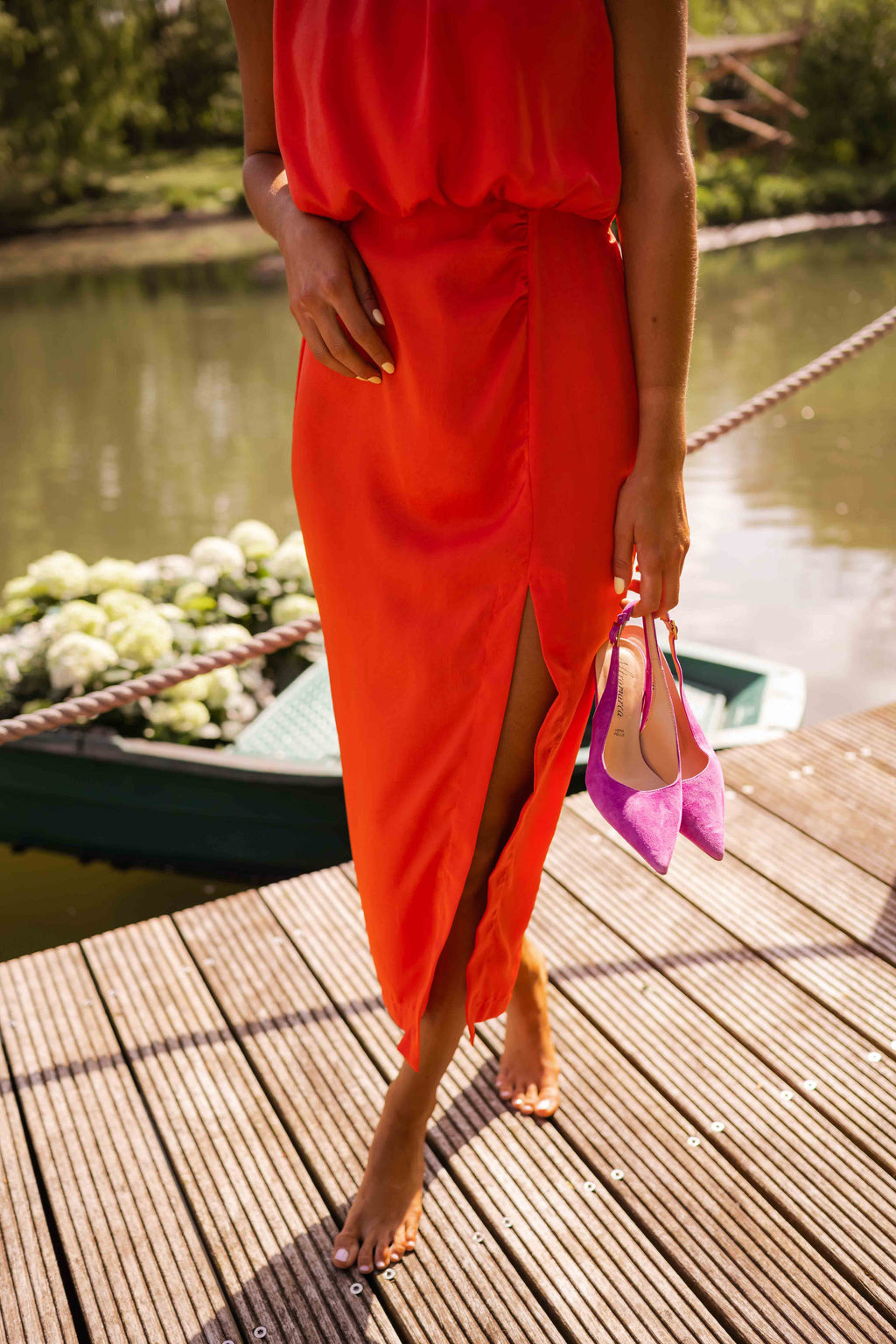 Ärmelloses Midi-Kleid mit Stehkragen und Schlitz – Elegantes Sommerkleid