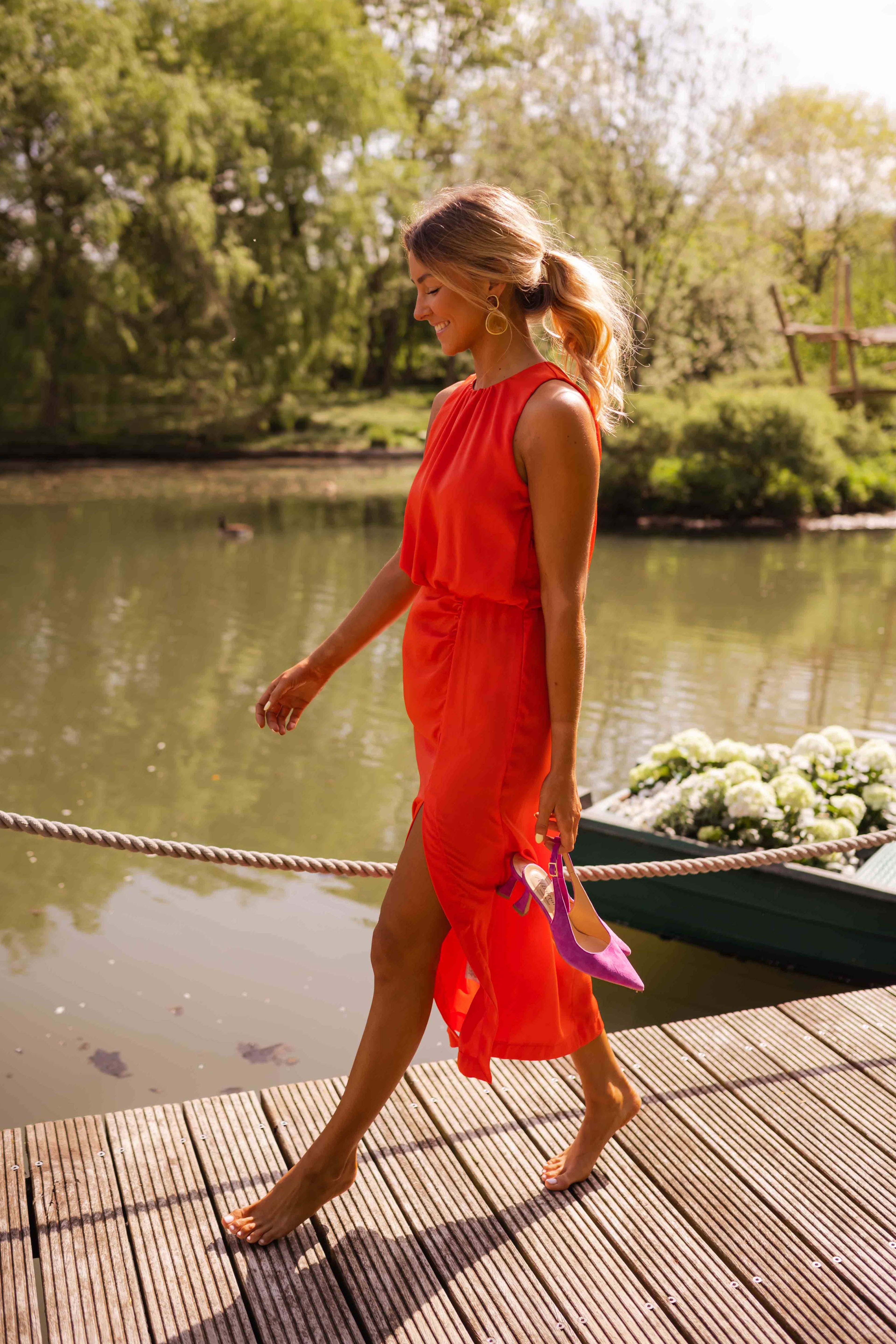 Ärmelloses Midi-Kleid mit Stehkragen und Schlitz – Elegantes Sommerkleid