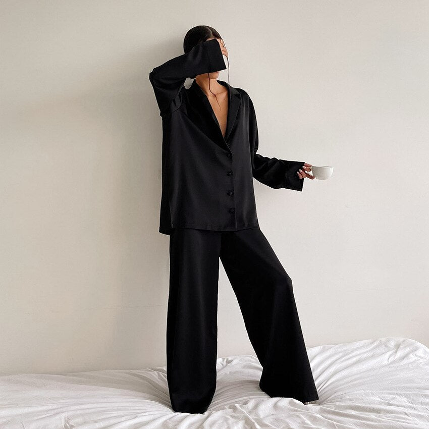 Luxuriöses Satin-Pyjama-Set für Damen