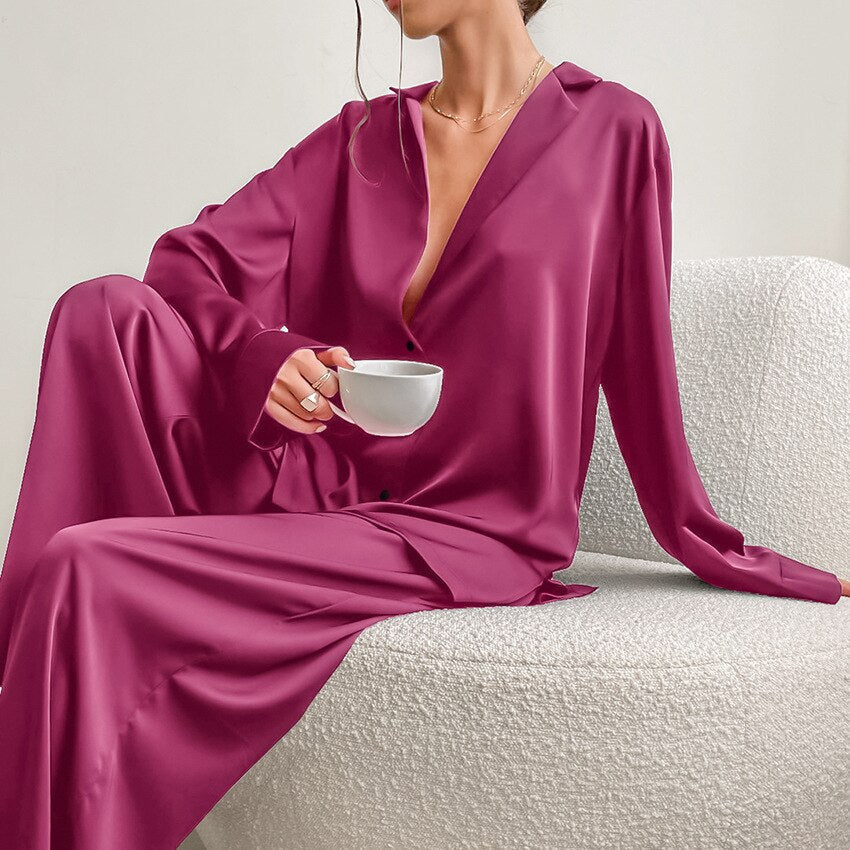 Luxuriöses Satin-Pyjama-Set für Damen