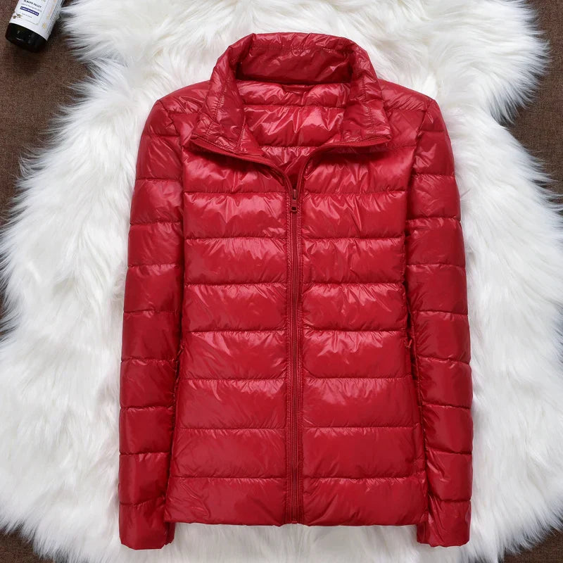 NOUVEAU RICHE Damen Daunenjacke Federleichte Mit Kapuze Taupe Faltbares Roter Stand