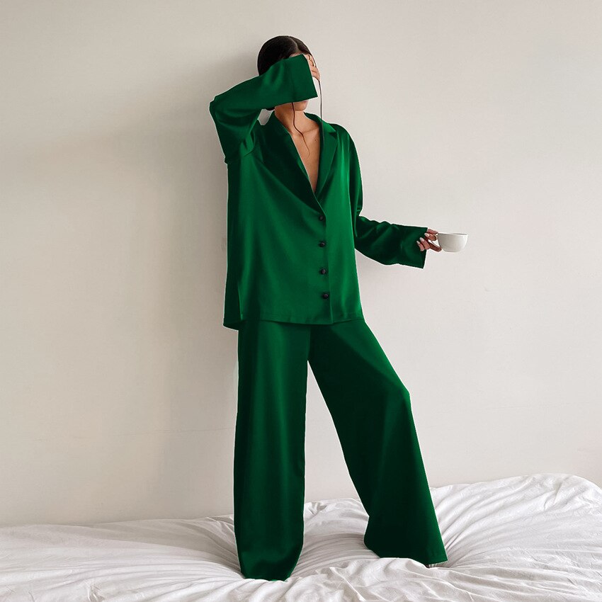 Luxuriöses Satin-Pyjama-Set für Damen