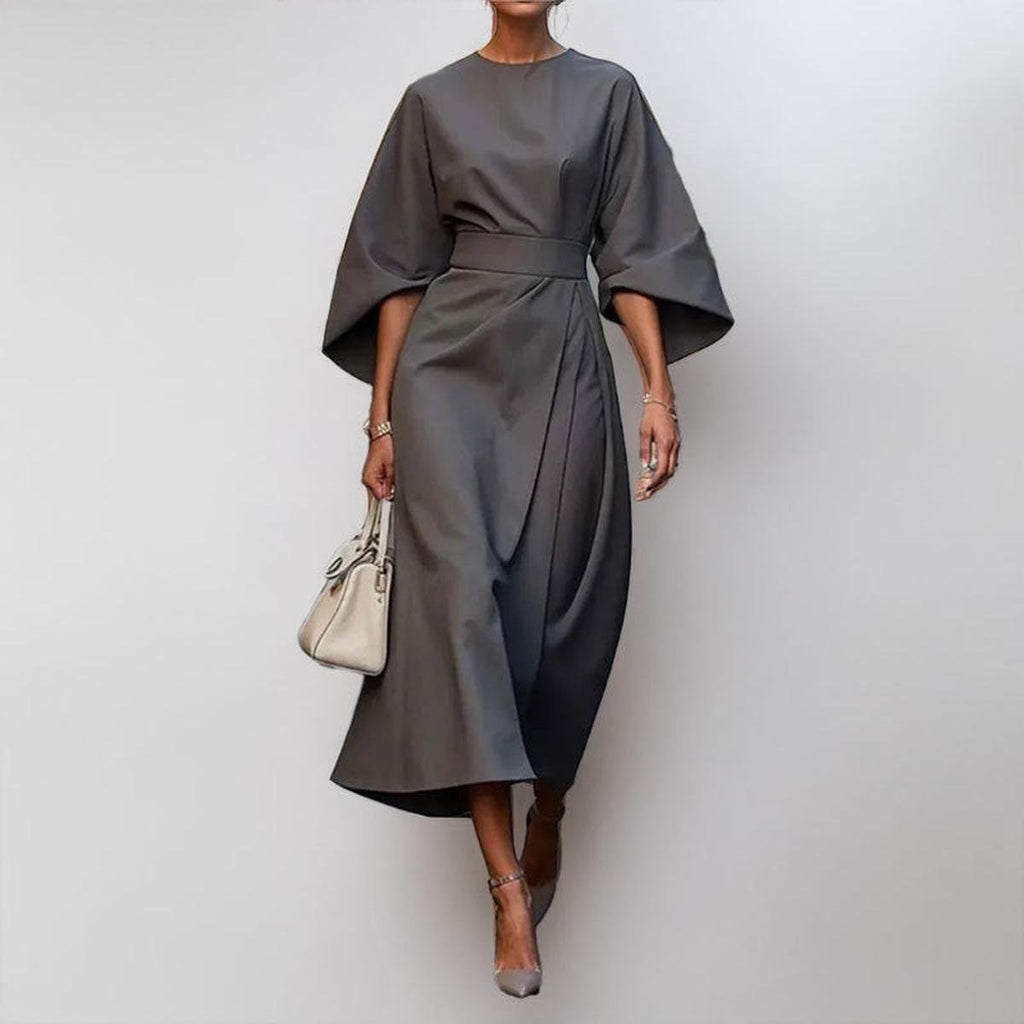 Langes Kleid mit Fledermausärmeln