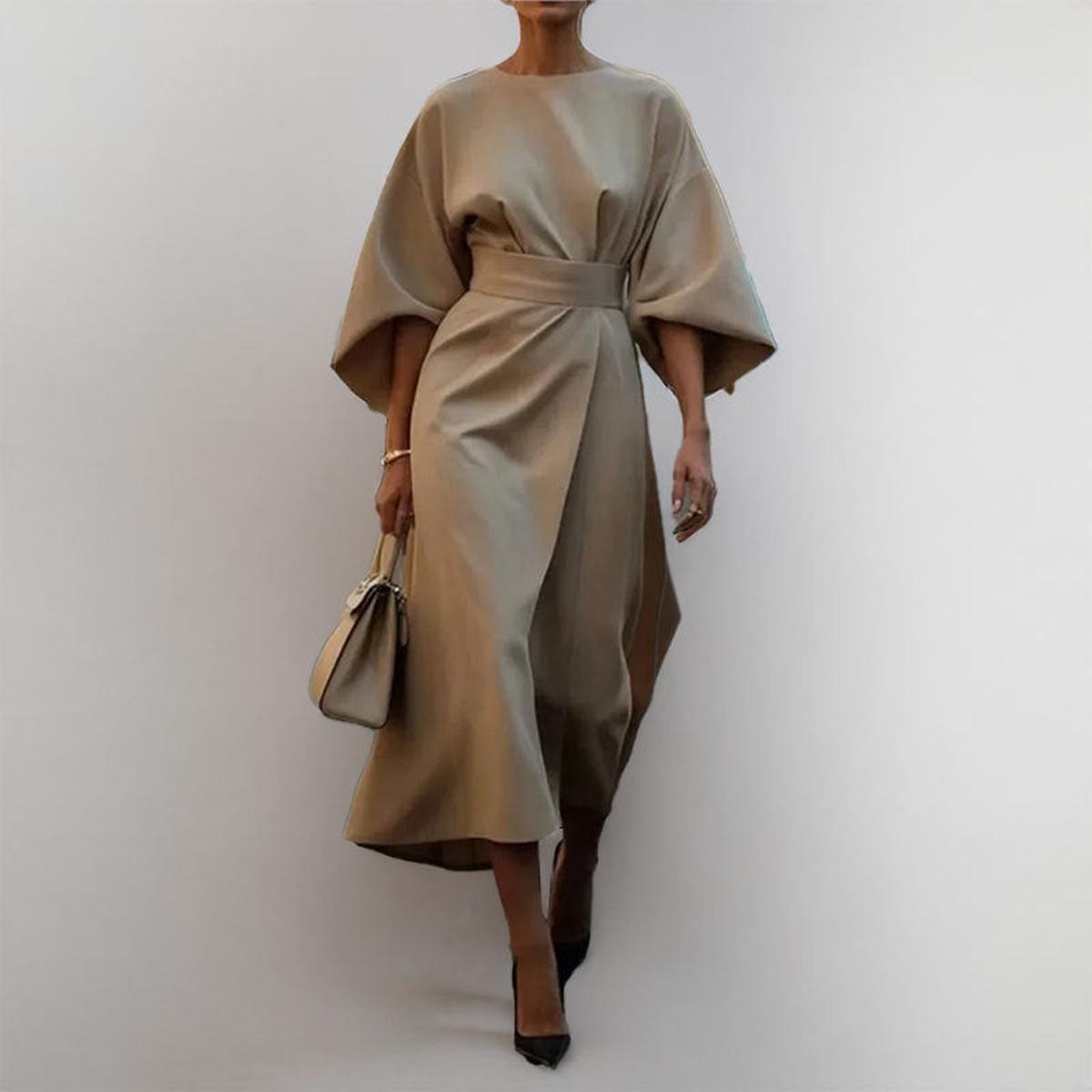 Langes Kleid mit Fledermausärmeln