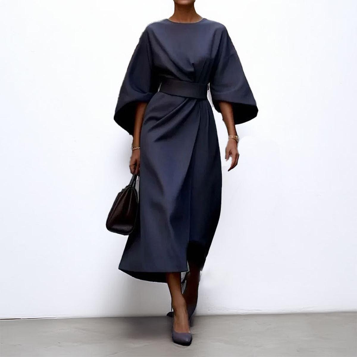 Langes Kleid mit Fledermausärmeln