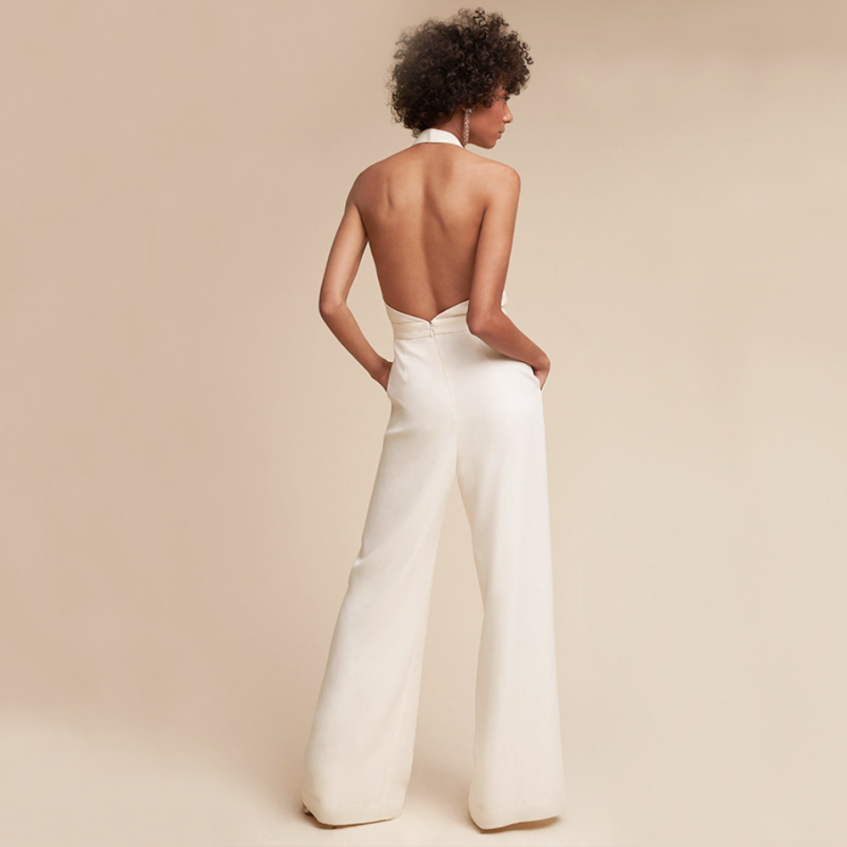 Elegant women's jumpsuit with a tailored silhouette – modern one-piece for festive occasions and everyday wear – zipper at the front