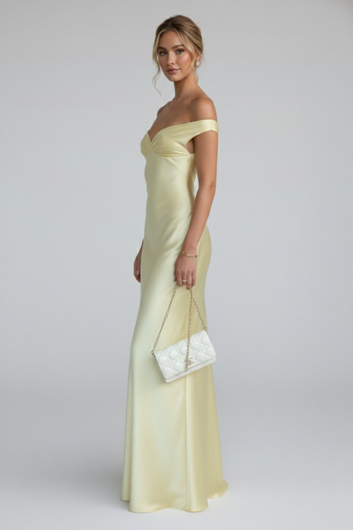 Elegantes Damen Maxikleid mit Off-Shoulder Ausschnitt und figurbetontem Oberteil – Bodenlanges Kleid für besondere Anlässe