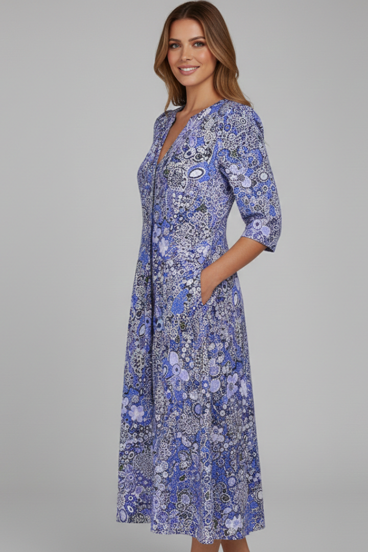 Women's midi dress with V-neck and three-quarter sleeves