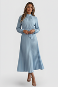 Damen-Plisseekleid mit langen Ärmeln und Taillenband