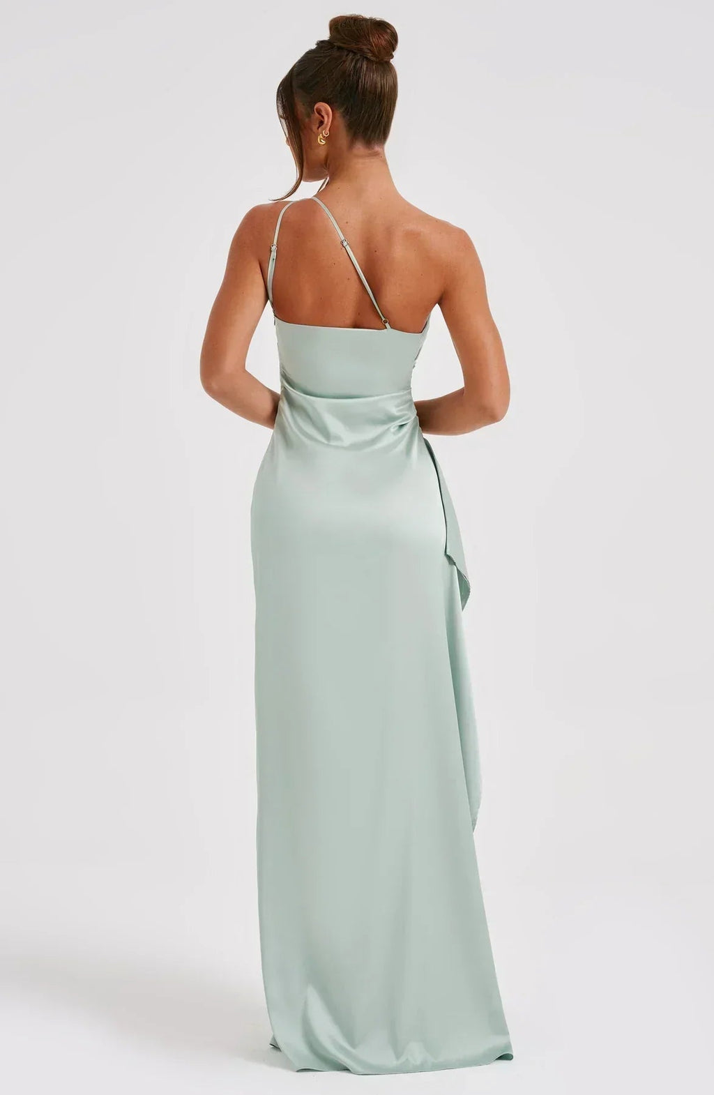 Raffiniertes Abendkleid mit hohem Schlitz