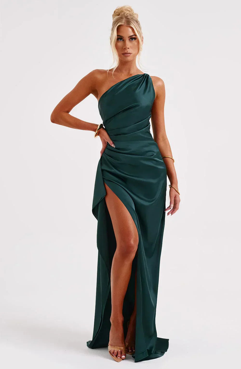 Raffiniertes Abendkleid mit hohem Schlitz
