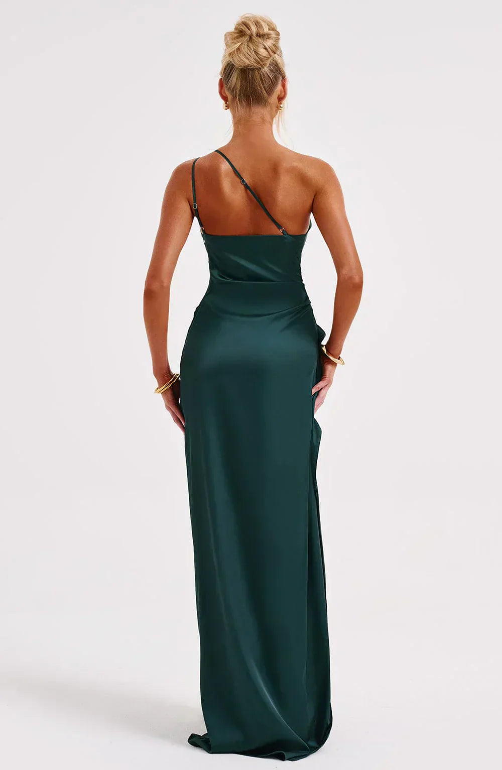 Raffiniertes Abendkleid mit hohem Schlitz