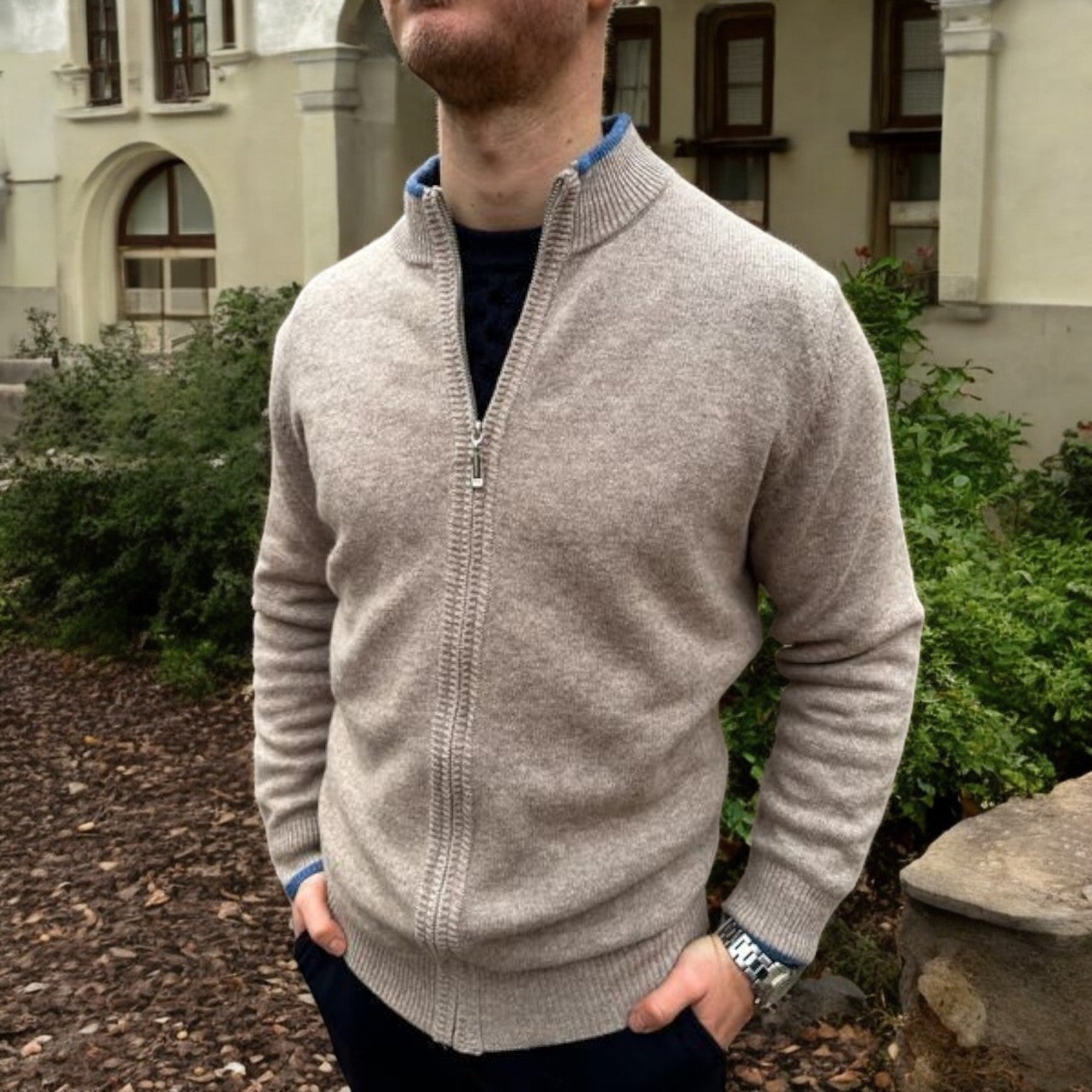 Klassische Strickjacke für Männer