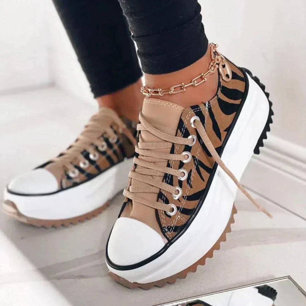 Orthopädische Low-Cut Sneaker mit Schnürung