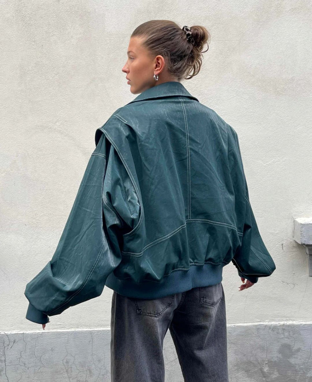 Women's bomber jacket in an oversized look made from high-quality faux leather - soft transitional jacket with a leather look for modern outfits