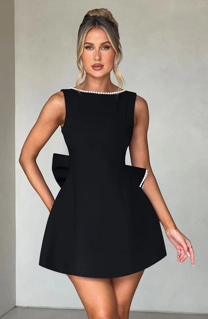 Ärmelloses Mini-Kleid mit Perlenbesatz für Hochzeitsgäste