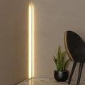 Stimmungsvolles Ecklicht für Ihr Zuhause – Dimmbare LED-Stehlampe mit Fernbedienung -    Zorenza