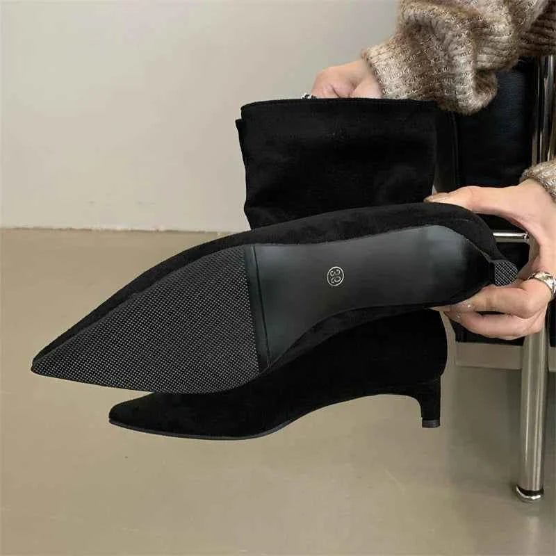 Elegant women's ankle boots with modern design and comfortable heel
