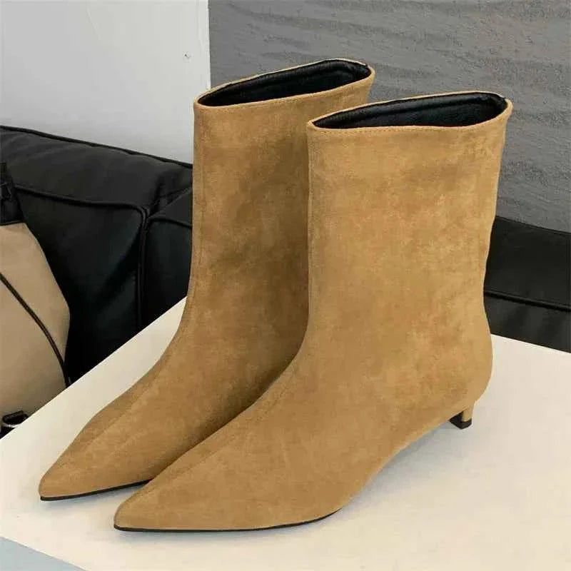 Elegant women's ankle boots with modern design and comfortable heel