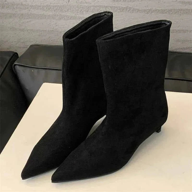 Elegant women's ankle boots with modern design and comfortable heel